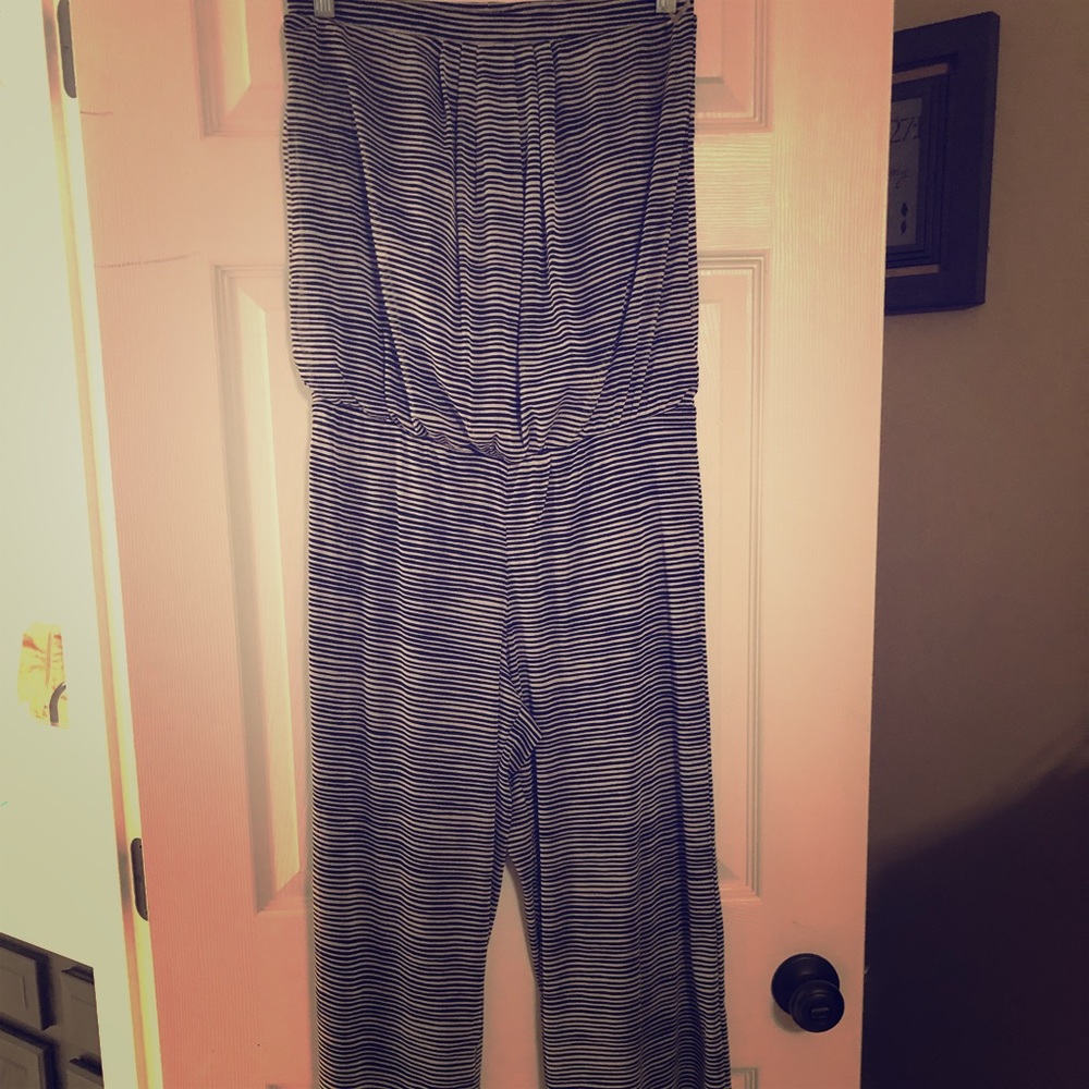 Black White Stripped Sleeveless Jumper